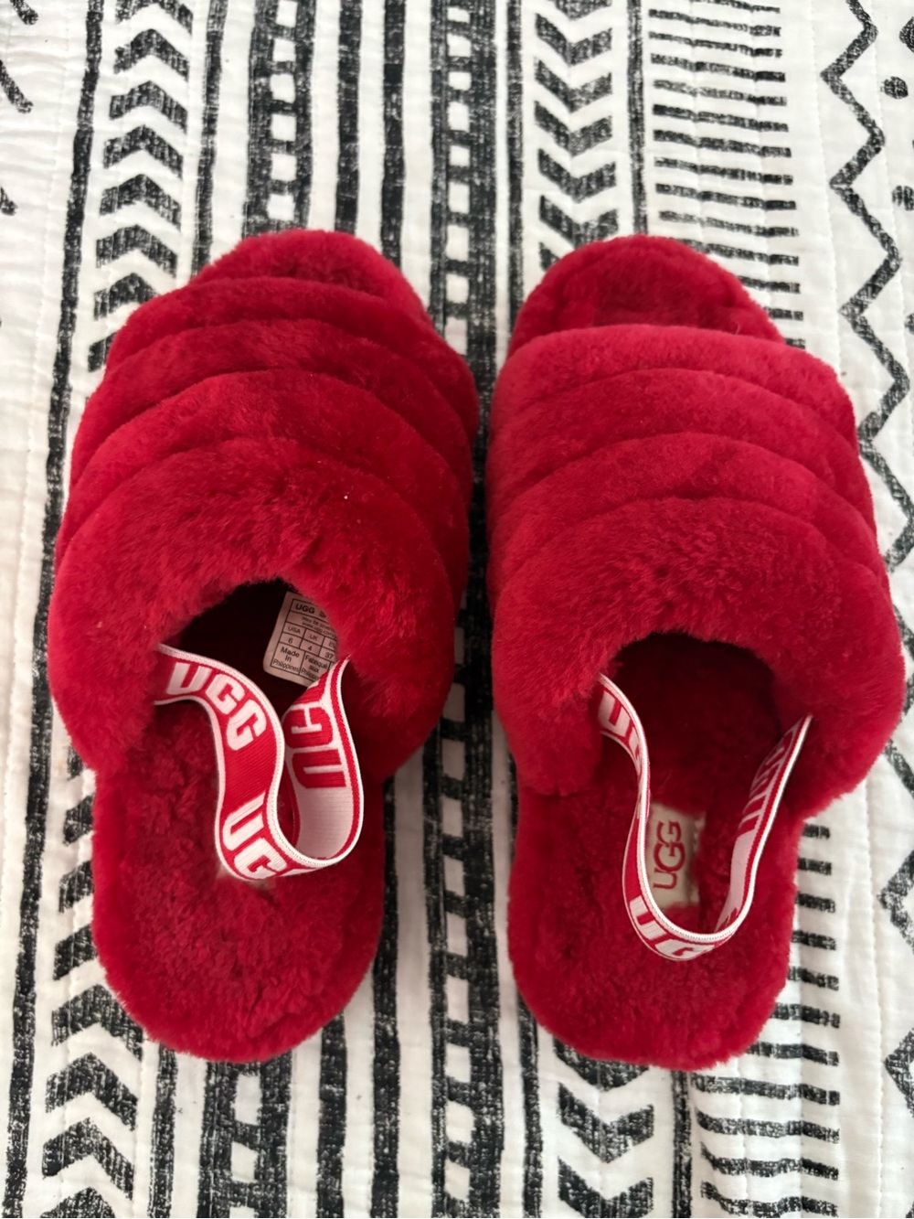 UGG Womens Plush Slider Slippers in Bold Red Excellent Condition